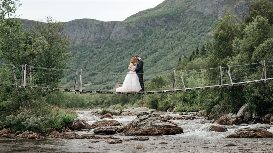 A comparison between two wedding destinations: Seychelles Vs Georgia